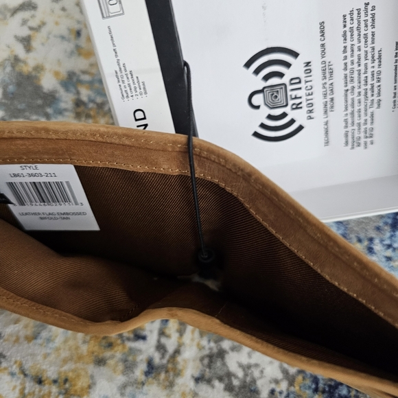 NEW Lucky Brand Leather Flag Embossed RFID Bifold Wallet - Picture 6 of 6